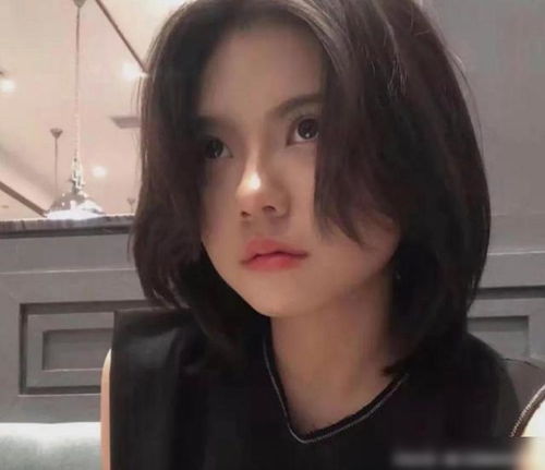 气质优雅的美女教师爆红,网友却说长得美当不好老师