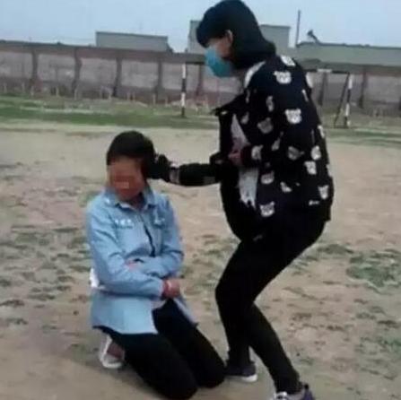 15岁女孩被鞋底抽28个耳光,不停说姐,我错了,别再教孩子忍让