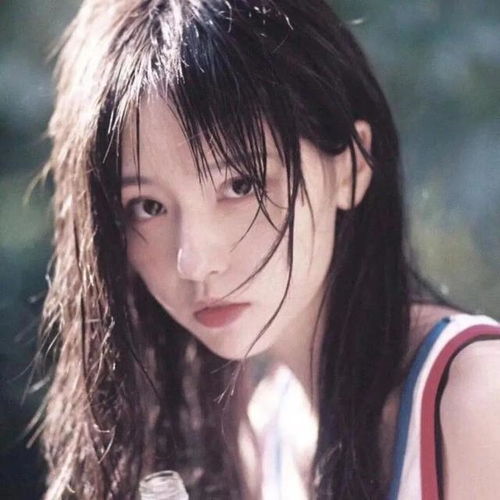 女生头像她是一面湖水,她是温柔本身