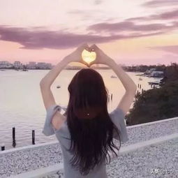 微信很火的心情句子世界太黑,童话太假,人心太暗,我们太傻