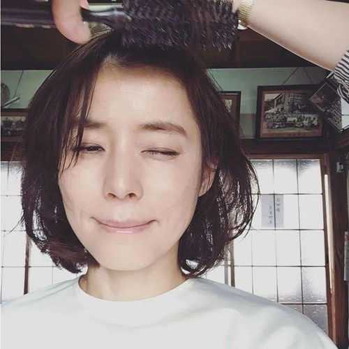 她的40真爽笑容如少女般纯真,还能把生活过成诗,她的日常让人羡慕...