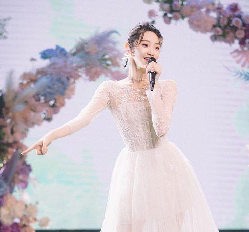 硬糖少女303首唱会,王艺瑾仙气飘飘,张艺凡好像在逃公主