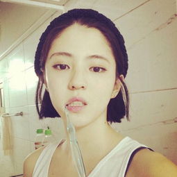 短发发型女生头像
