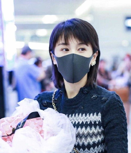 小个子女生王子文太会穿,修身毛衣配破洞牛仔裤,短发造型更显高