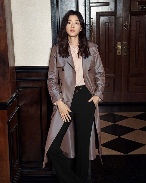 穿大衣不知如何优雅气质女神全智贤大衣造型,每一套都是经典