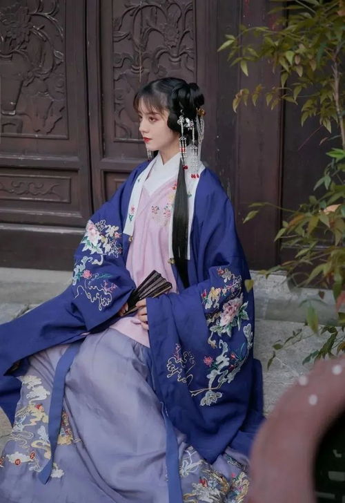 人民网点赞00后女孩汉服照火出圈,还原四大名著美人太惊艳了