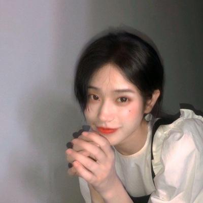 笑容满面的甜美女生头像呆萌依旧可爱点