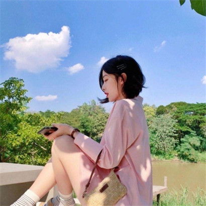 好看的姐妹头像一左一右两张人不一样的