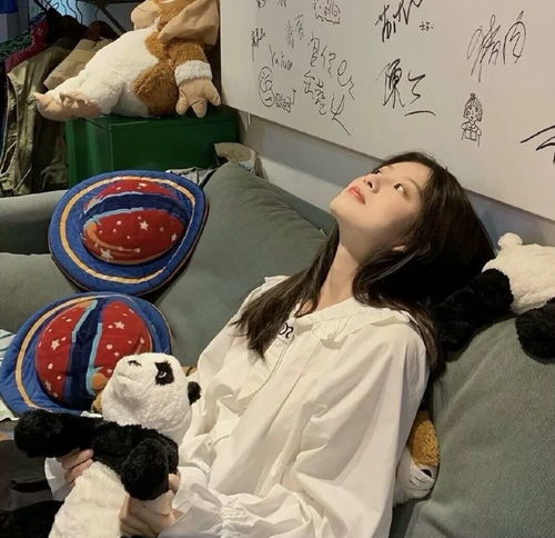 女头丨发呆是唯一不用付费的宇宙遨游