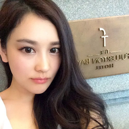 现在整容已经让美女脸的概念统一成两个样一是像a...