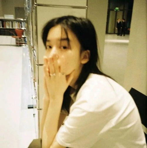 模糊感女生头像,少女怀春总是诗
