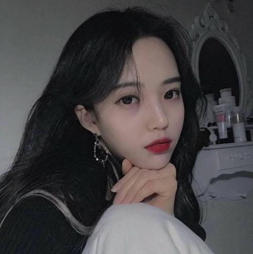 搞笑段子下班等公交车的时候,一个美女过来问话