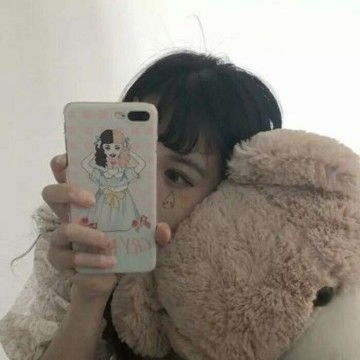 16岁可爱女生手机遮脸头像