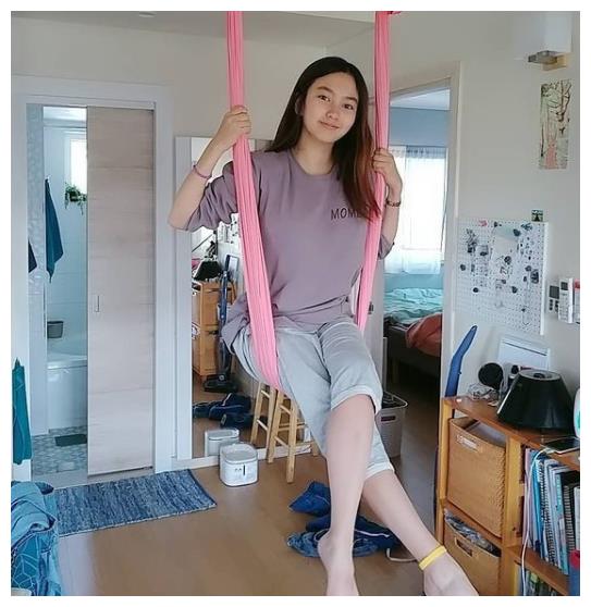 7号房的礼物小女孩葛素媛长大,以前可爱活泼,如今亭亭玉立