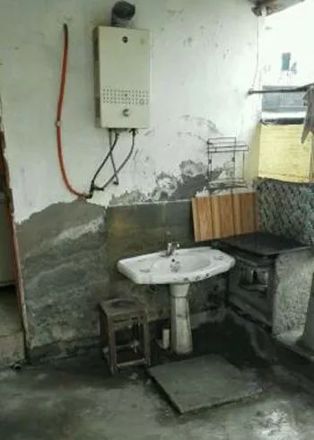 90后小美女花1200元,硬是把破烂屋塔房生生改造成了ins风景观房
