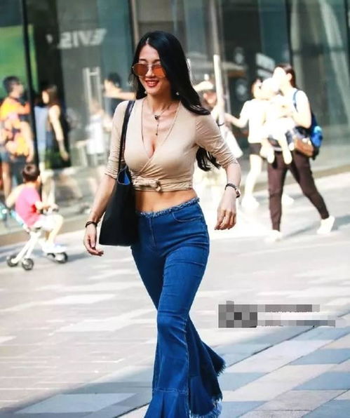 街拍小姐姐美女特好的身材真的很棒,看一眼就心跳加速
