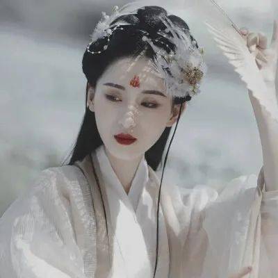 唯美古风女生头像日暮酒醒人已远满天风雨下西楼