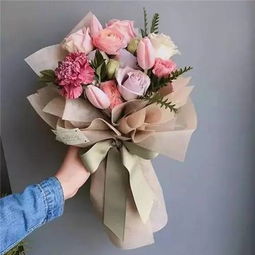 女生抱着一束花的头像牛油纸