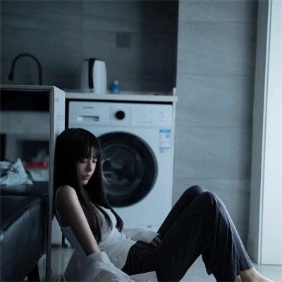 伤感的头像女生真人版伤感
