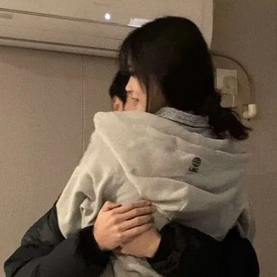 情侣头像又偷亲到了