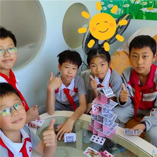 竹园小学张杨男生女生对对碰心理季活动