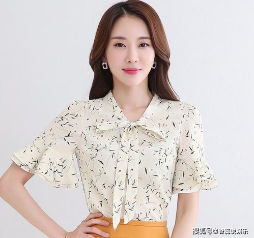 穿着舒适透气的女装,搭配优雅的色调,修身的版型显瘦效果极佳