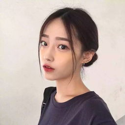 女生头像短发高冷口红艳丽