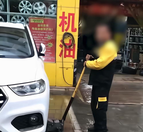 山西女子车位停车,险遭轮胎店卸其轮胎,听完理由女子果断报警