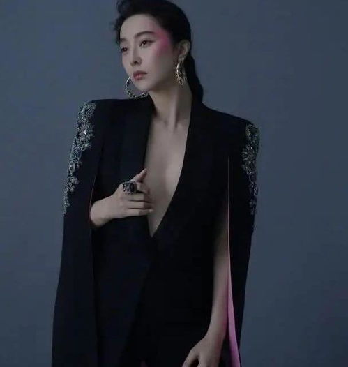 范冰冰为了复出真拼了西装也要空心上阵,男人看了都会脸红,拼了