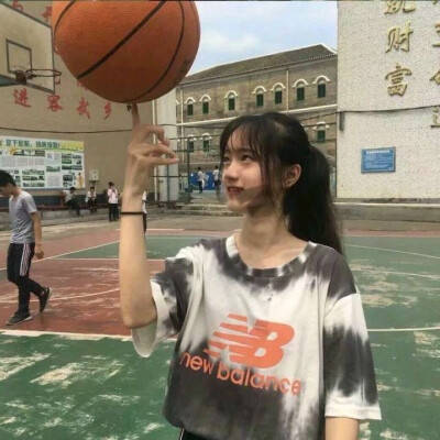 仙气飘飘的女生头像真人背影孙玉洁