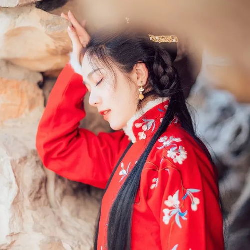 唯美红衣古风女生头像拾尽春花皆是你