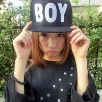 qq戴帽子女生头像写一个boy的