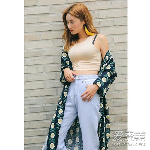 夏露很性感应该穿什么样的外套和内衣