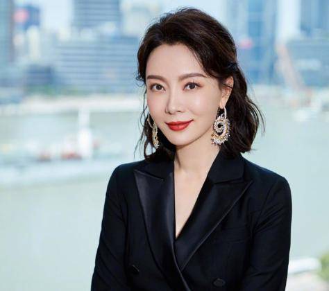 曾被2婚男人求婚5次,当后妈十几年,44岁的陈数经历了什么