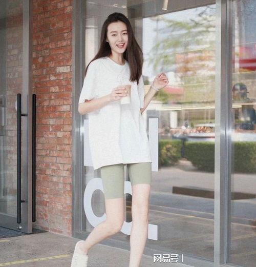 杭州女生真时髦满大街都在穿t恤自行车裤,洋气显瘦又高级