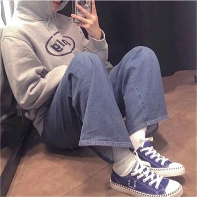 头像女对镜不露脸背影