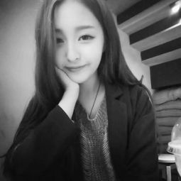 女头黑白灰