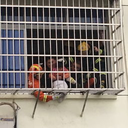 6～8岁女孩头像真人防盗窗