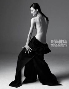 董卿怀抱字画返京素颜现身无人识
