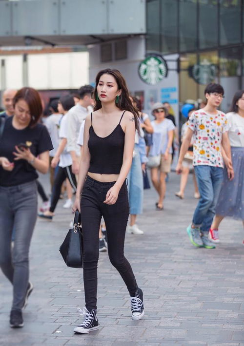姑娘长头发虽好看,但挡住脸那就是本末倒置了