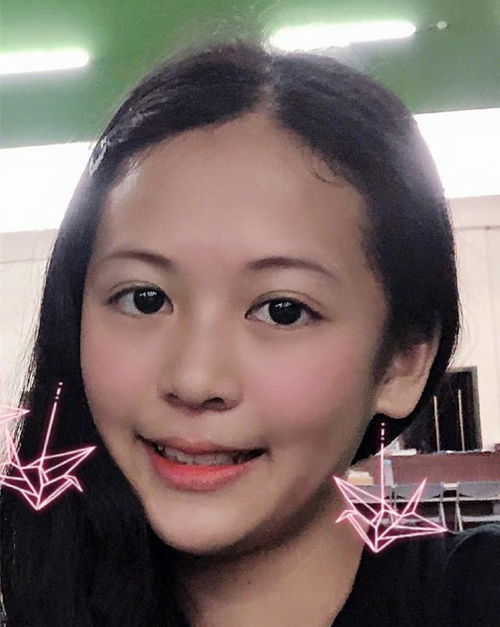翁虹晒13张靓照为爱女庆生,13岁女儿大眼瓜子脸,美貌不输妈妈