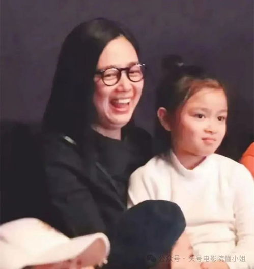 刘德华私密爱称泄露,一个字好甜58岁朱丽蒨和12岁女儿现身个唱