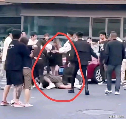 上海美女事件身材瘦弱撂倒老外,知情人曝内幕,网友拍手称快