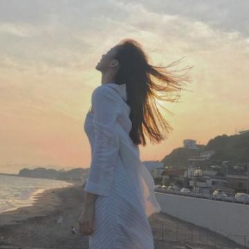 2019背影头像女生唯美侧脸或戴帽子很不服气却又无能为力