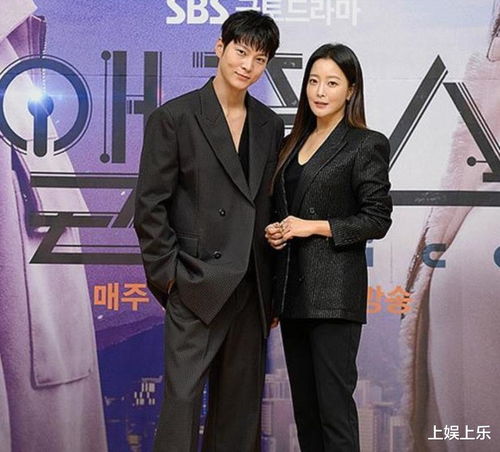 韩国第一美女金喜善穿西装更帅气,大方回应整容传闻没动过刀