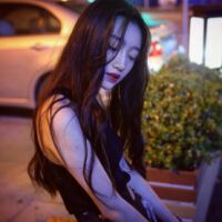 被伤的女孩qq头像情还在,回去的路已不在