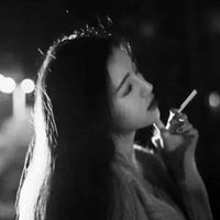 女生高冷头像抽烟