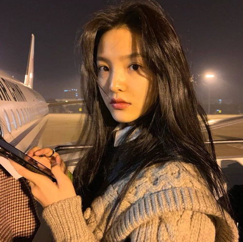 高级感冷艳风女生头像