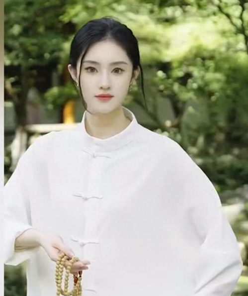 一心求学00后中专生女孩为追星考上上戏,因腰伤线上表演昆曲