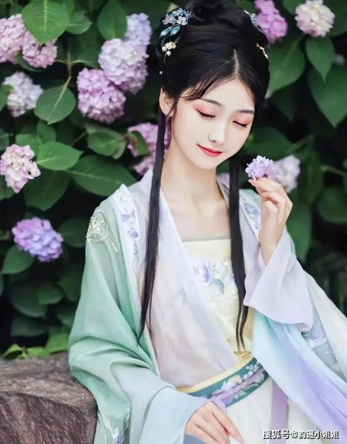 古风美女,温婉秀气,随性洒脱,极致娇媚展示东方美
